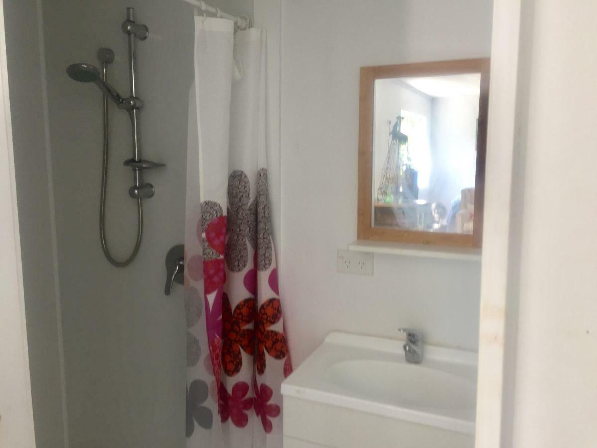 Matapouri Cabin By The Beach Hotel Ngoại thất bức ảnh